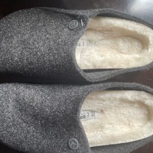 Birkenstock “Zermatt Shearling Slipper” in Size 39 US 8-8 1/2. Worn 1 time. Wool